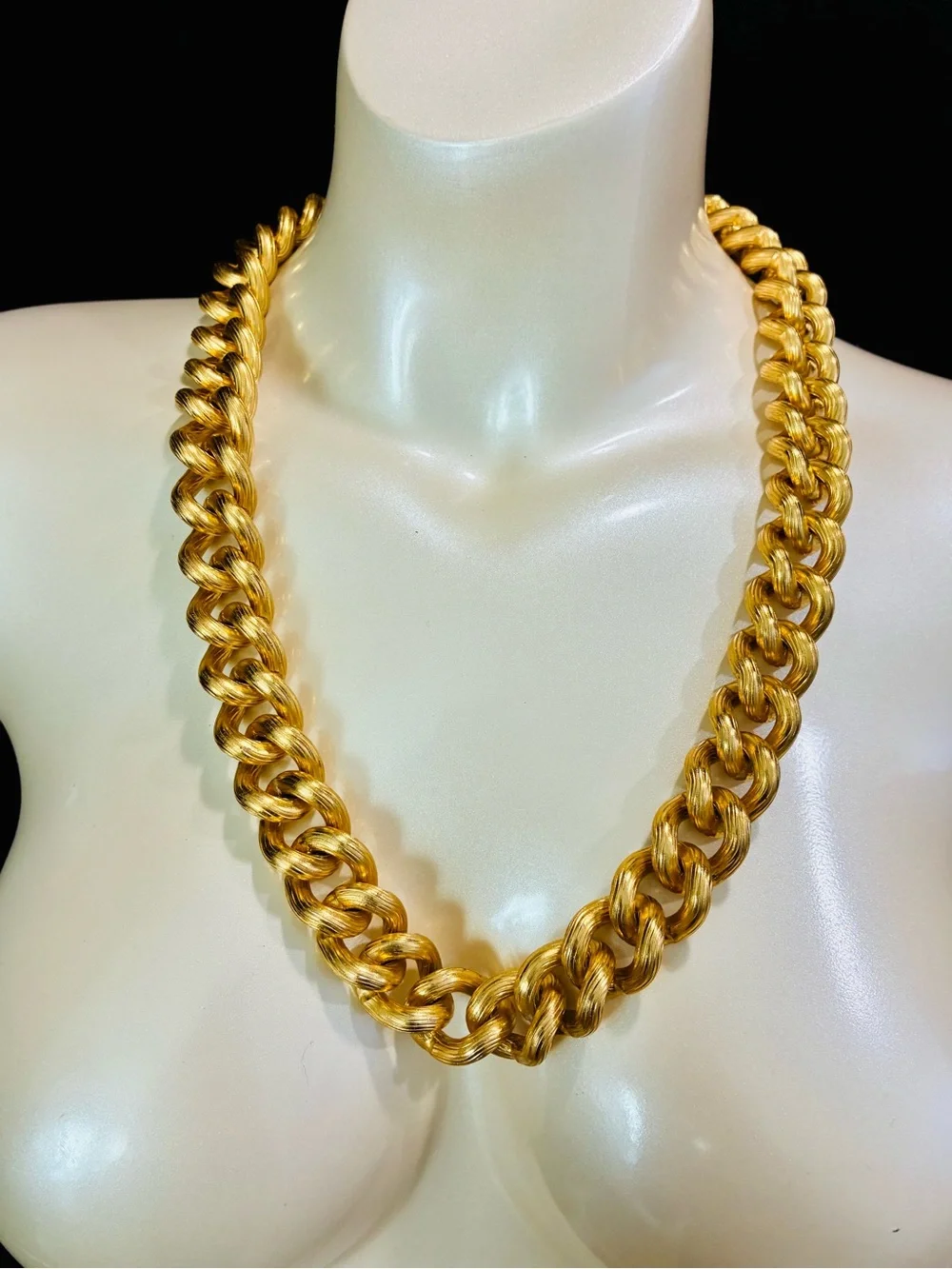 Deliciously Chunky VTG 80s Textured Gold Chain Necklace - Bold Statement 146g